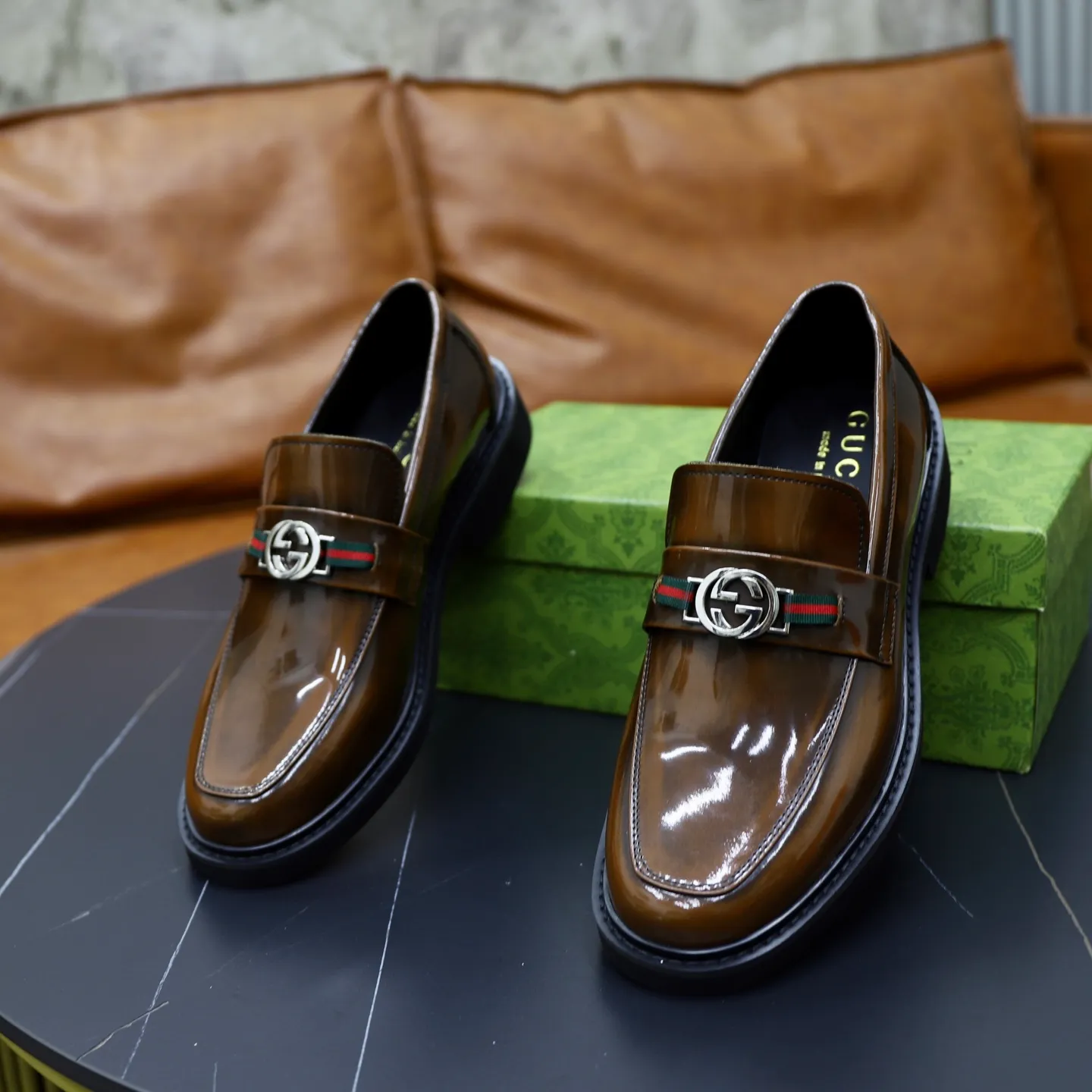 Ex-factory price: 540💰🙅‍♂️🙅‍♂️🙅‍♂️ Brand: GUCCI Standard code: Men's code 38-44 (45 can be customized) Grade: Same style as the official website Original order quality Material: Original cowhide surface Comfortable cowhide lining Original outsole Style category: Men's fashionable casual leather shoes Distinguished big-name luxury elements Top luxury Color: actual picture color